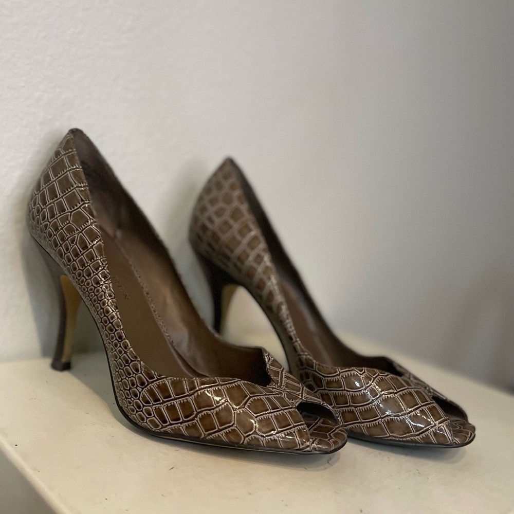 Anne Klein MASTARDUST Brown Faux Snakeskin Peep Toe Pumps